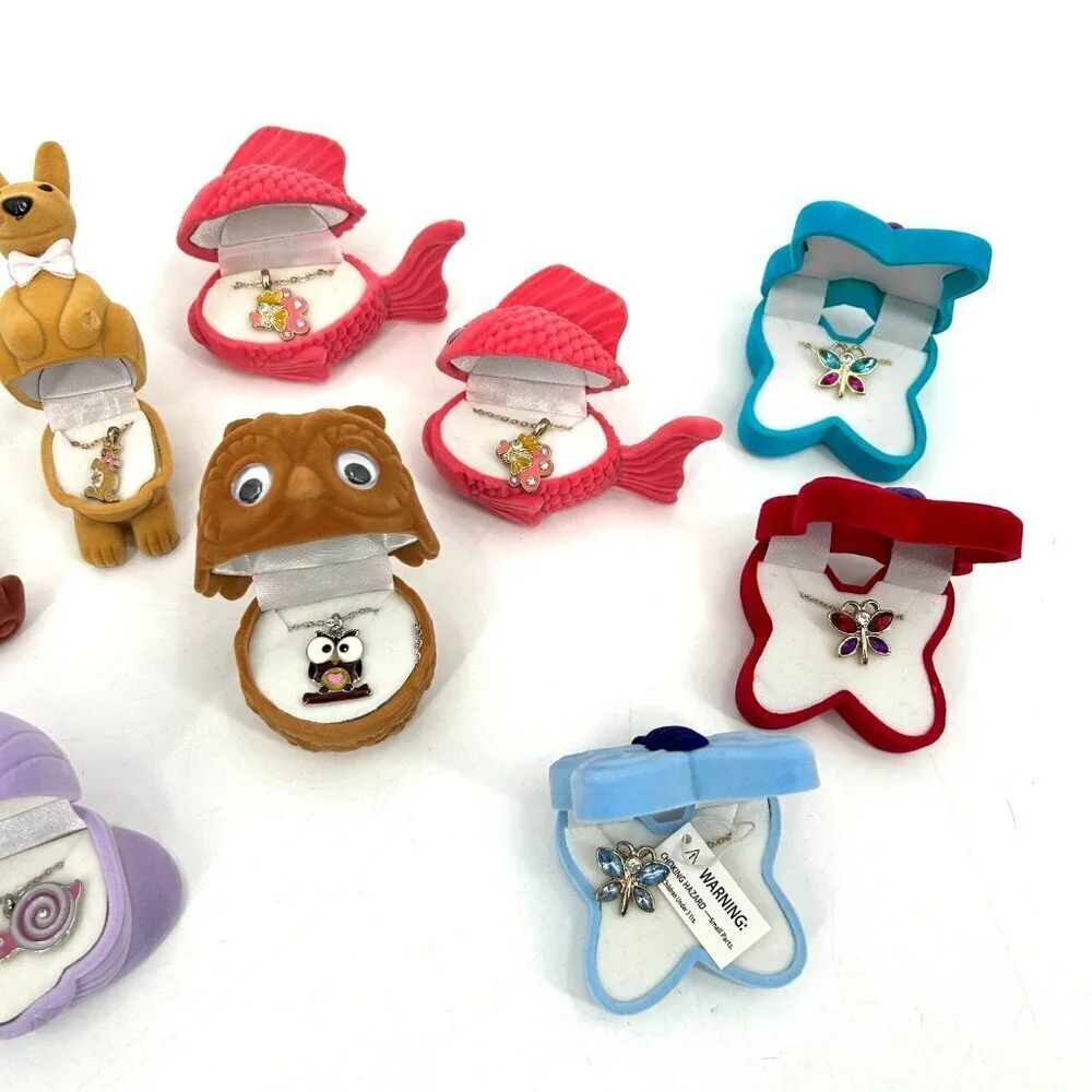 NWOT Set Of 10 Girl's Animal Necklaces And Matching Jewelry Holders Party Favors